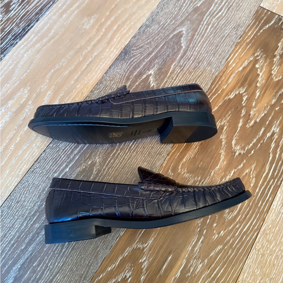 Stuart Weitzman
Women's Lottie Embossed Loafers NWT - Picture 9 of 16